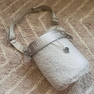 Lululemon Crossbody Bucket Bag *Fleece